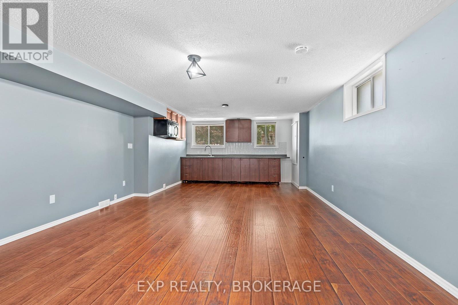 926 Cresthill Street Property Photo 33