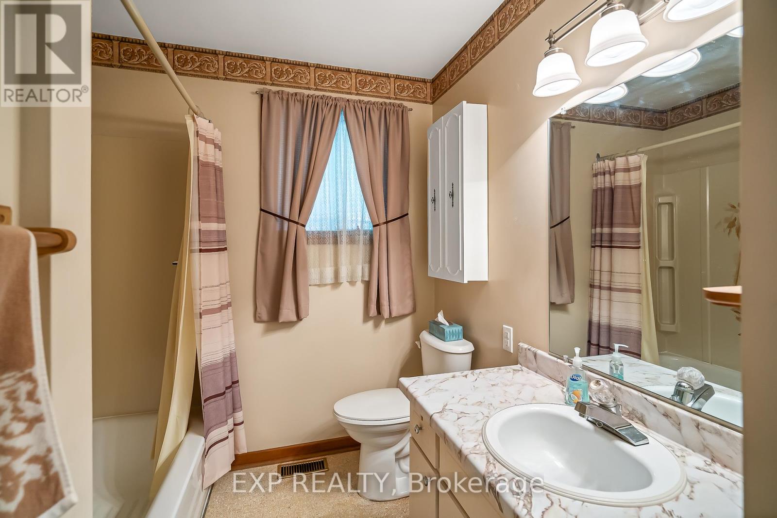 70 Radford Avenue Property Photo 15