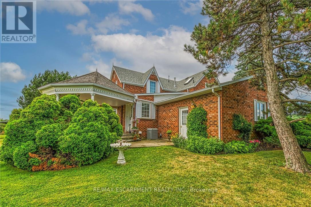 5581 King Street Property Photo 5