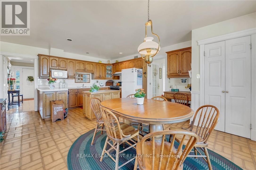 5581 King Street Property Photo 11