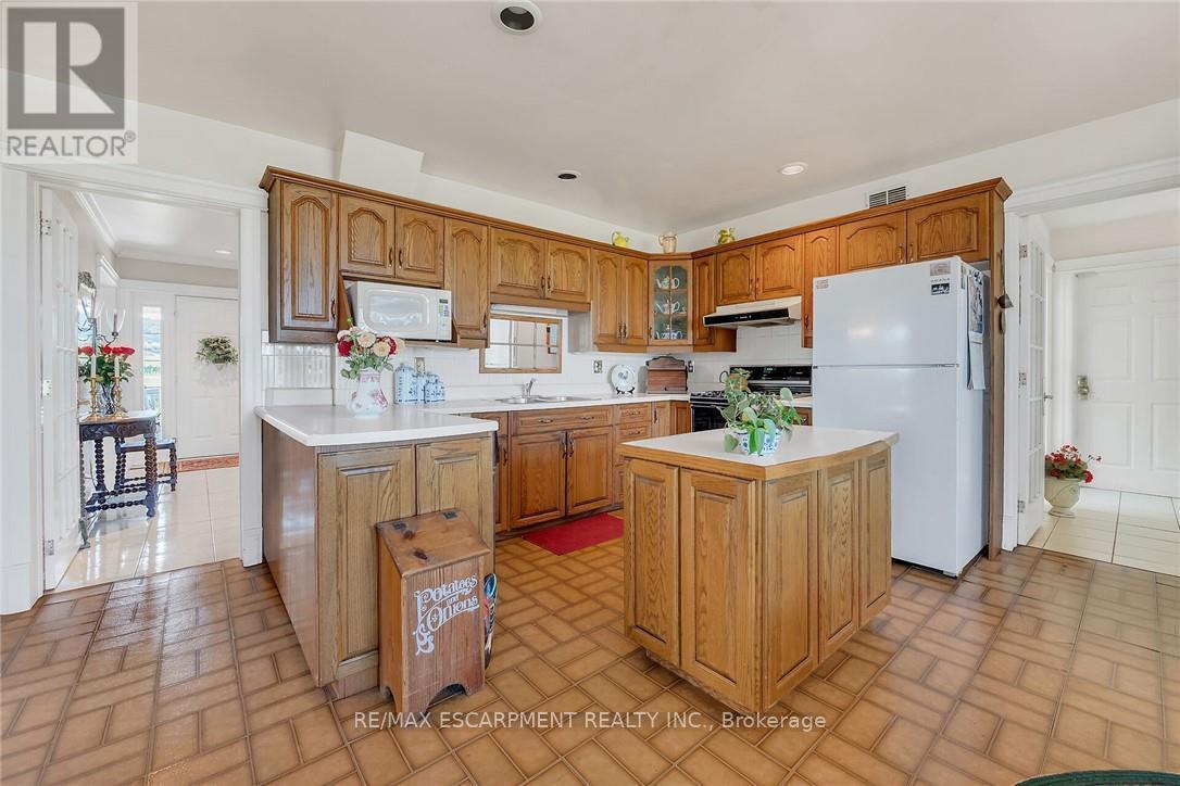5581 King Street Property Photo 15