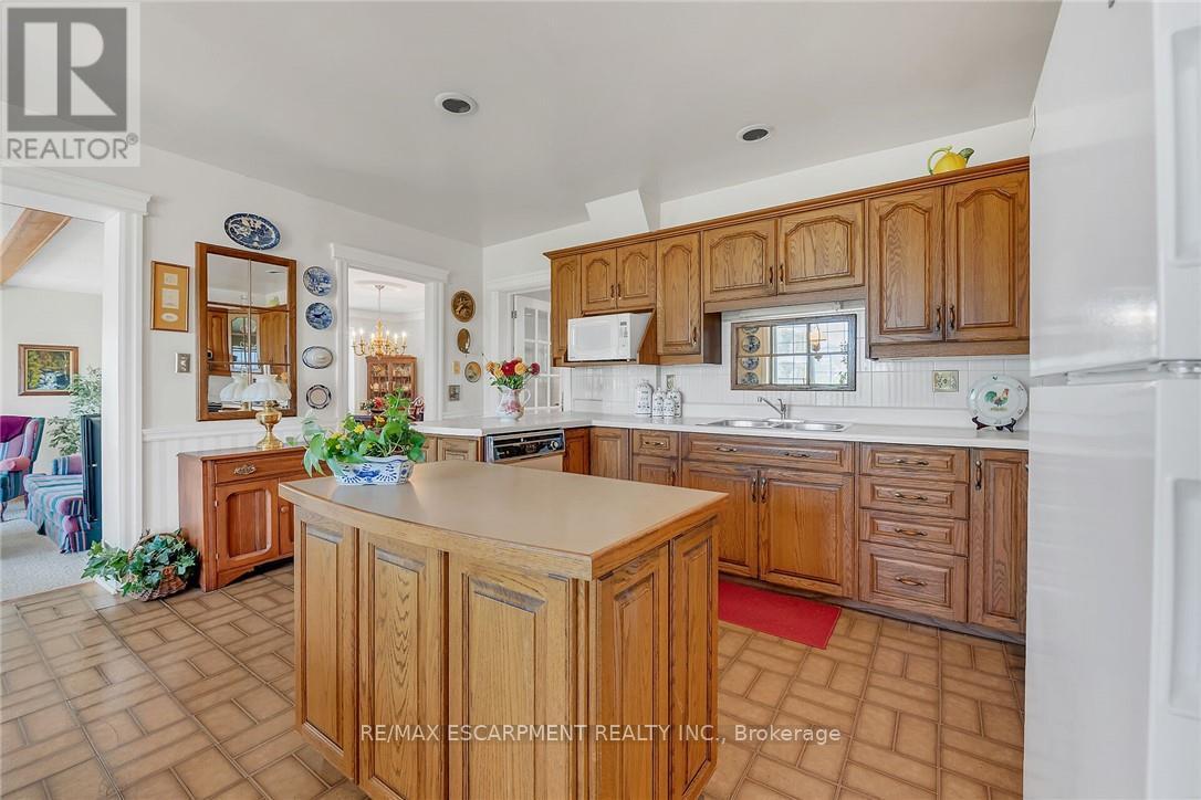 5581 King Street Property Photo 16