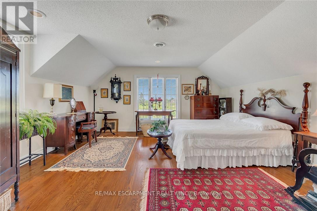 5581 King Street Property Photo 24