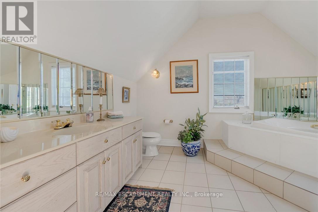 5581 King Street Property Photo 28