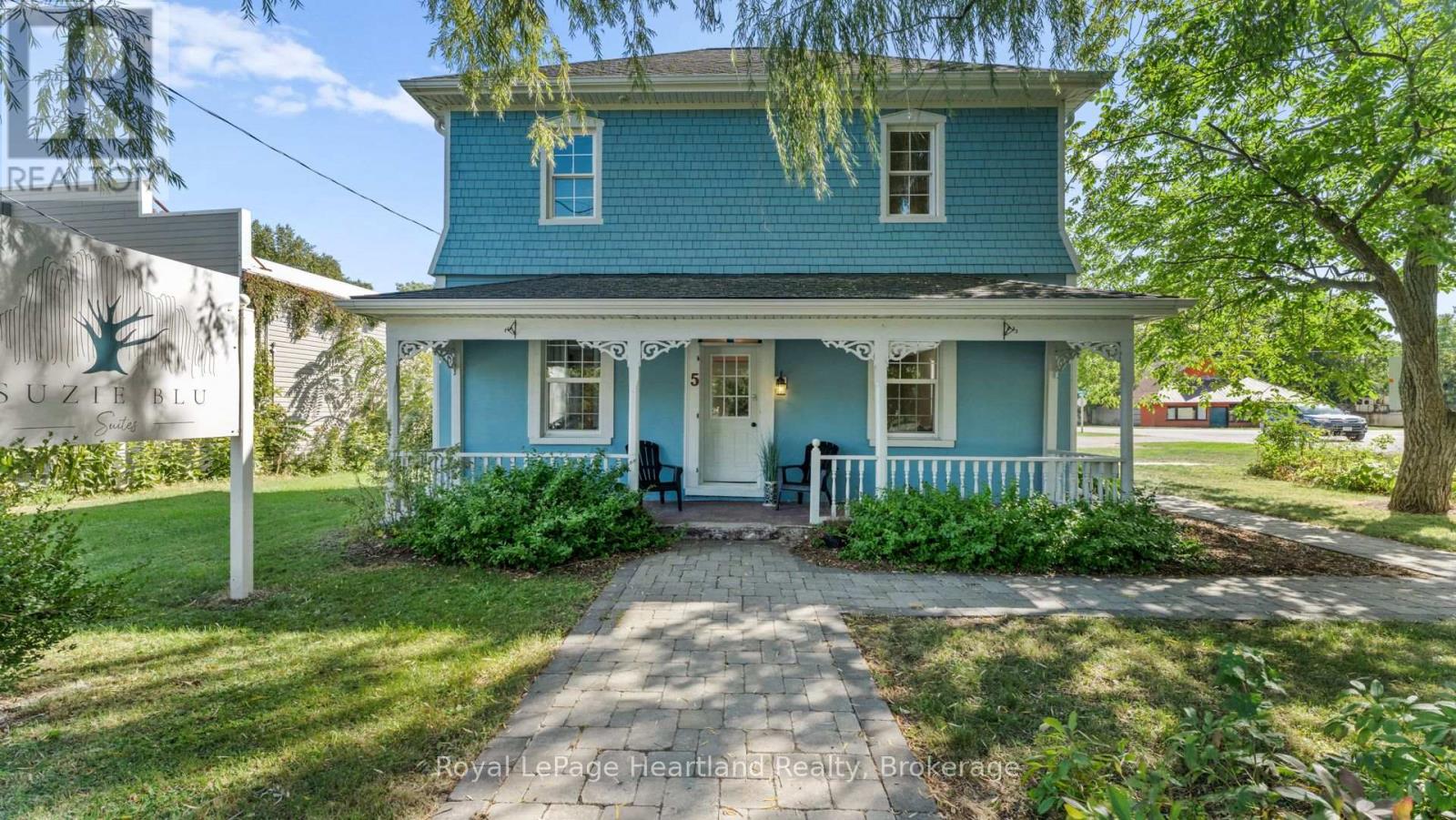 5 The Square Property Photo 2