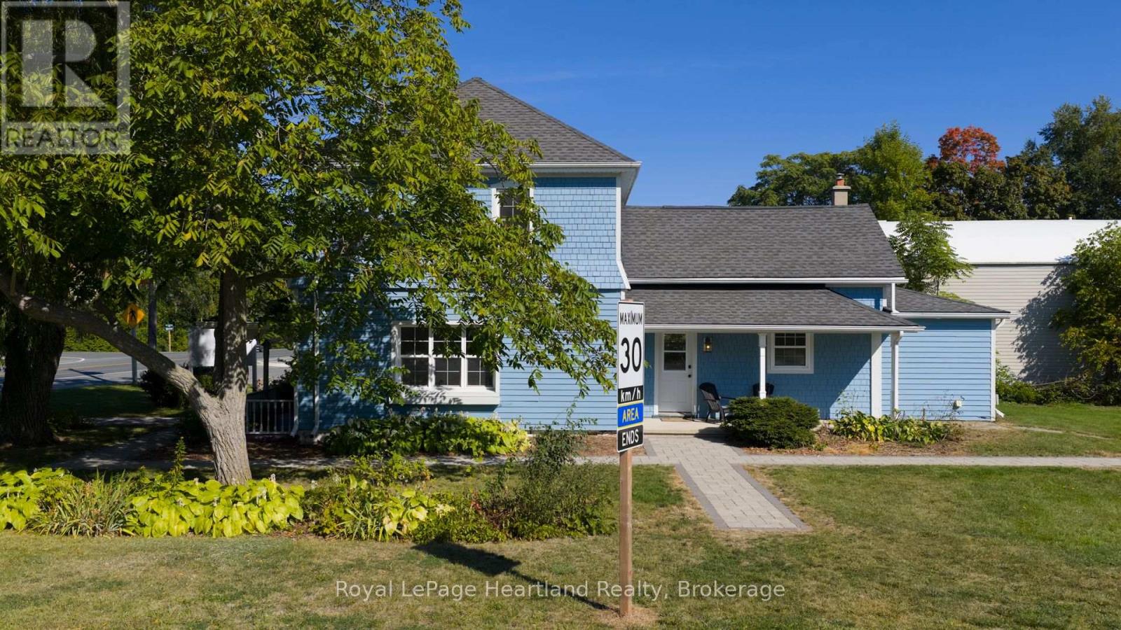 5 The Square Property Photo 4