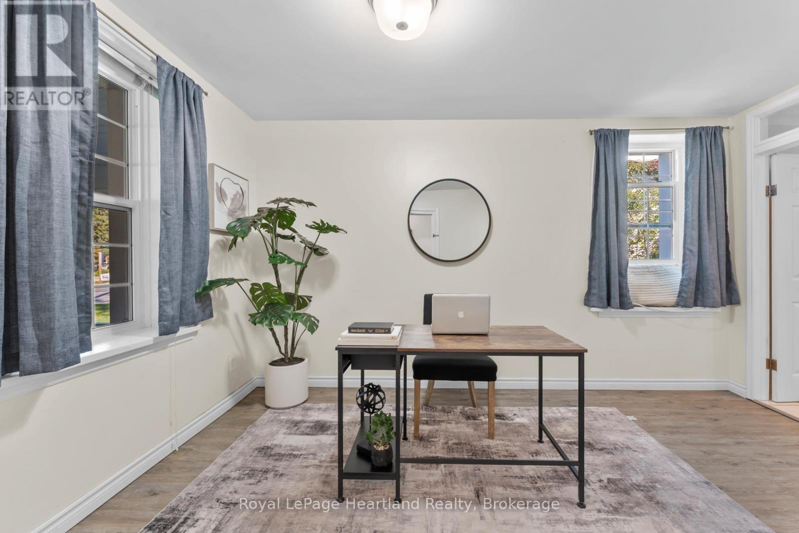 5 The Square Property Photo 6