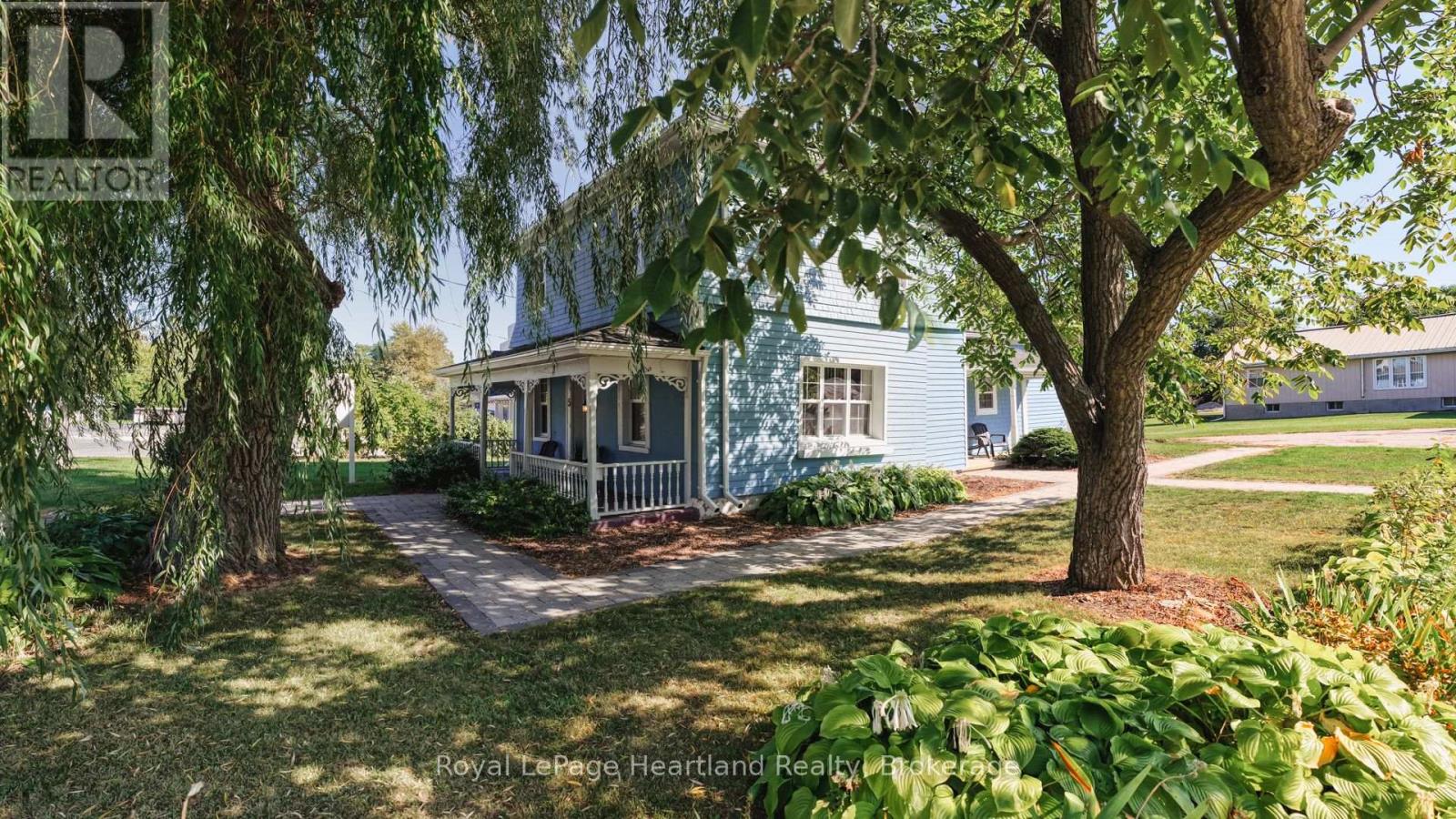 5 The Square Property Photo 7