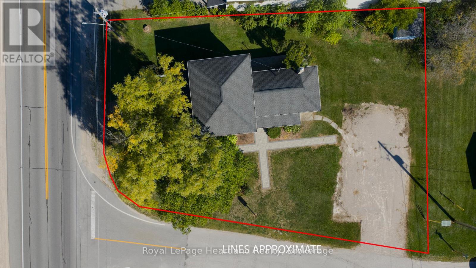 5 The Square Property Photo 10
