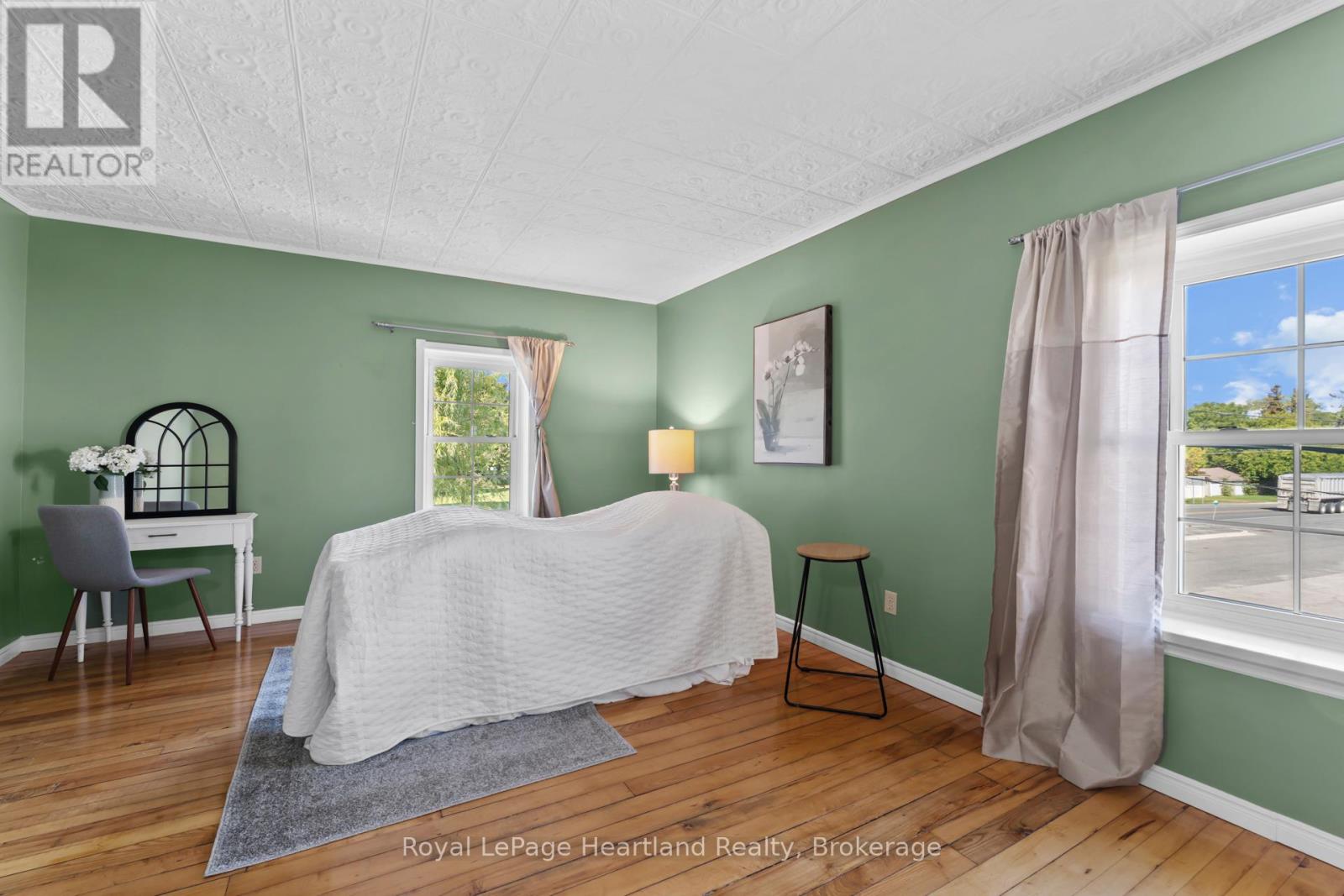 5 The Square Property Photo 18