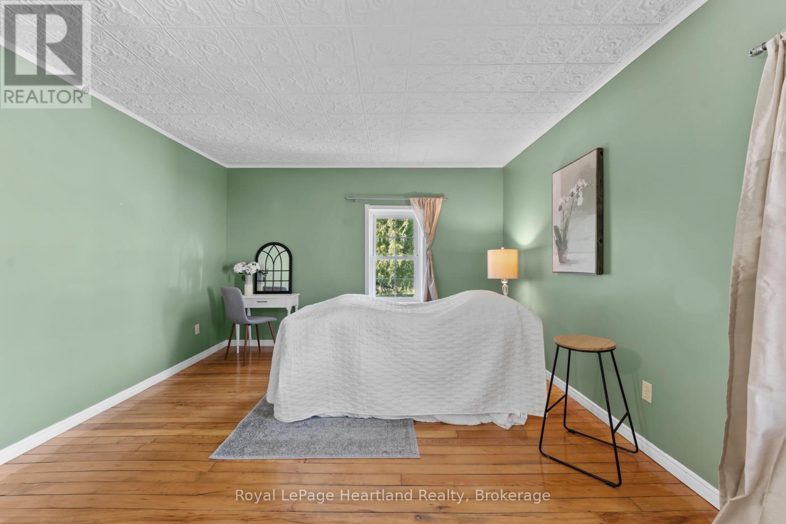 5 The Square Property Photo 19