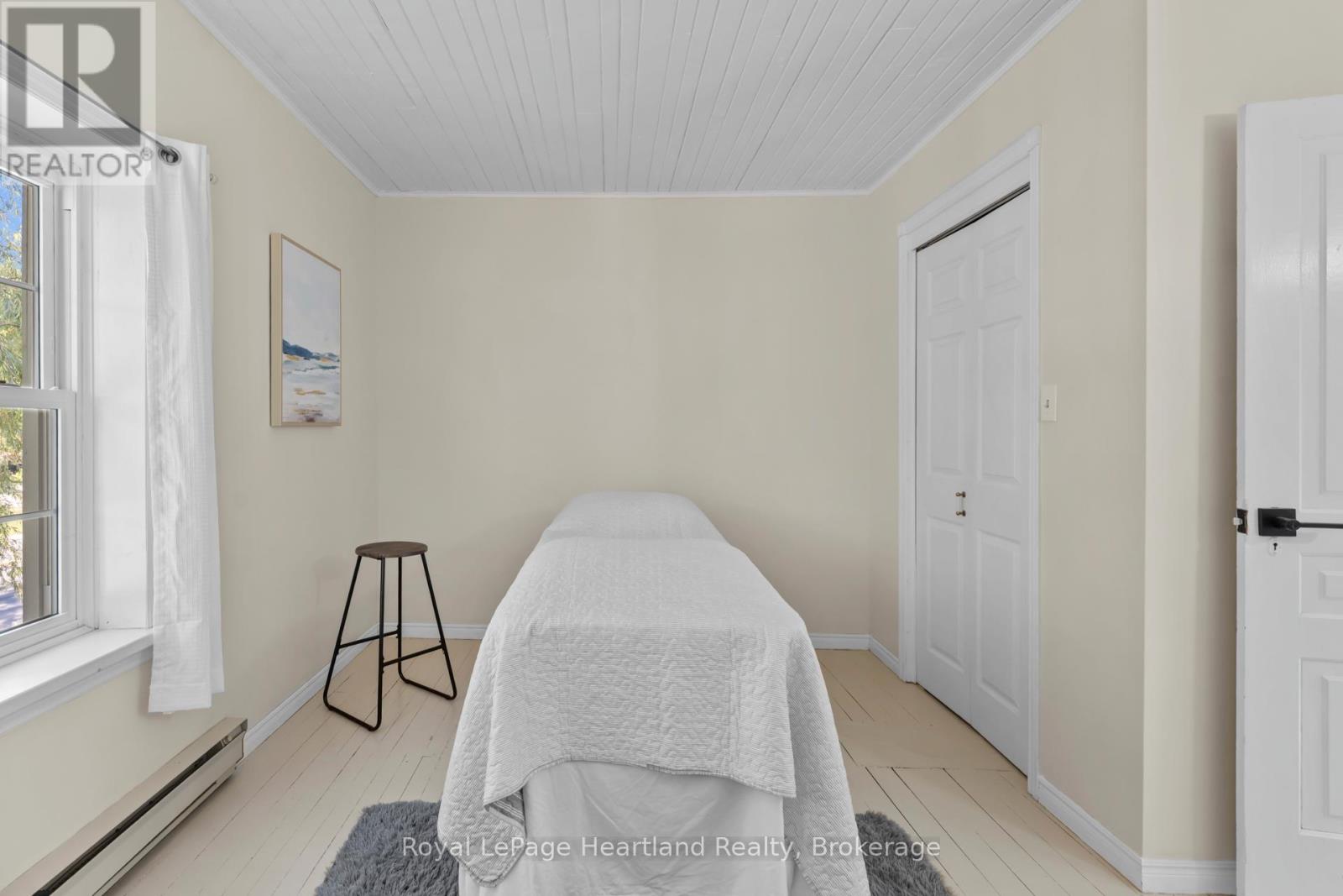 5 The Square Property Photo 21
