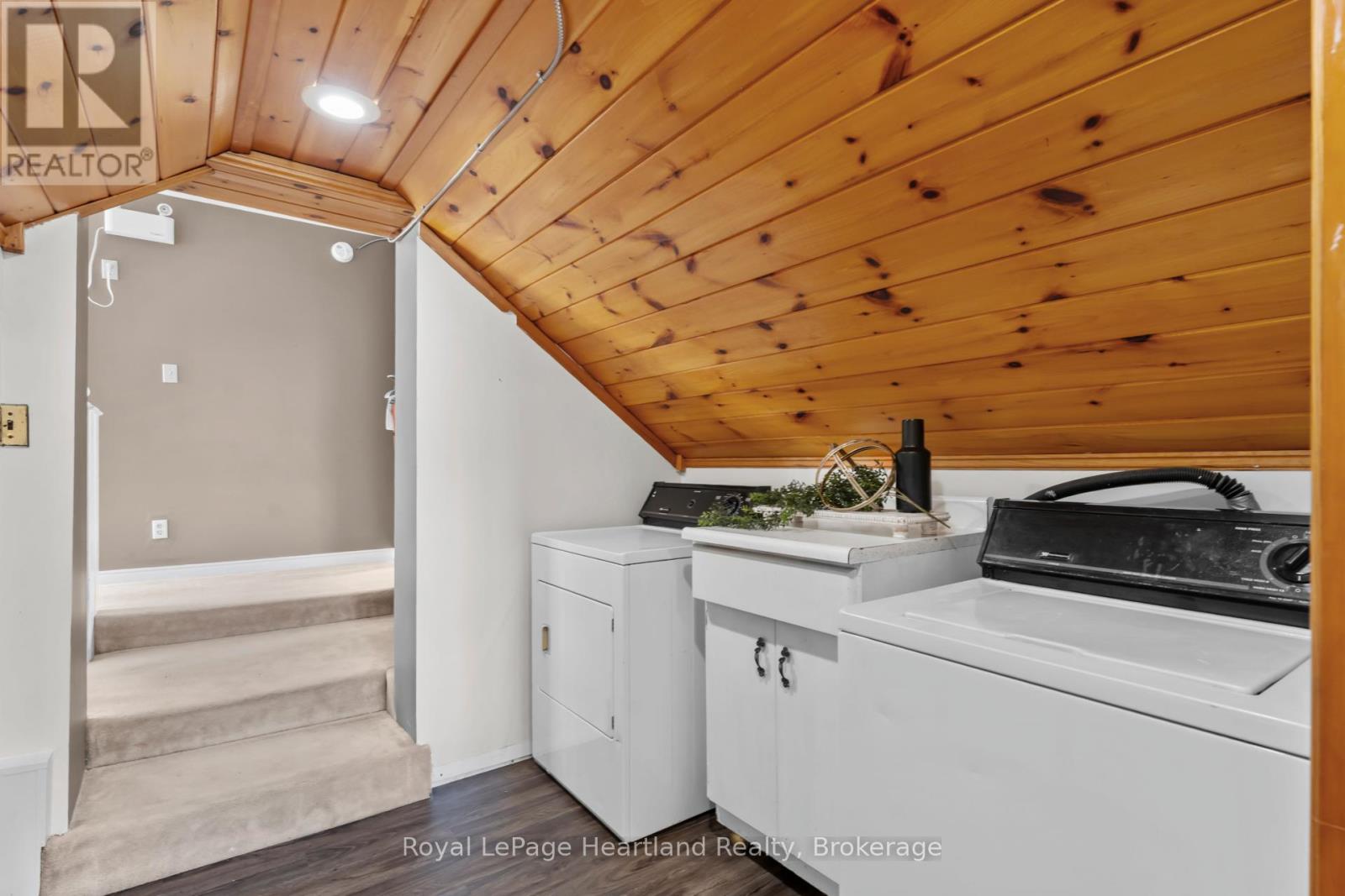 5 The Square Property Photo 23