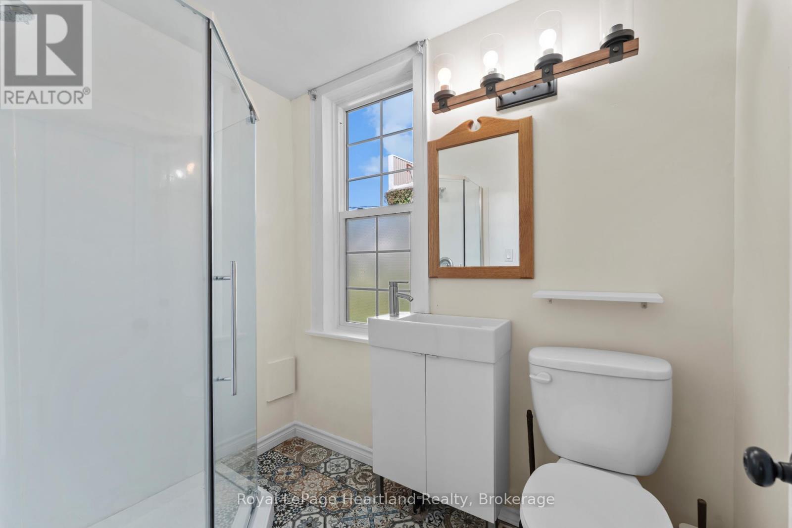 5 The Square Property Photo 34