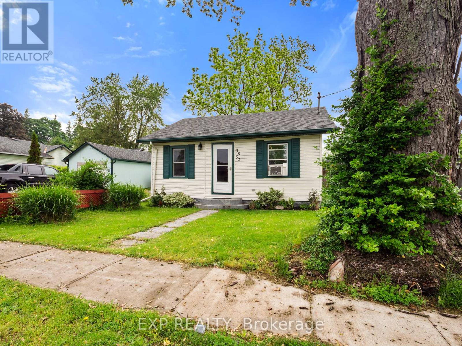 3852 Brunswick Avenue Property Photo 2