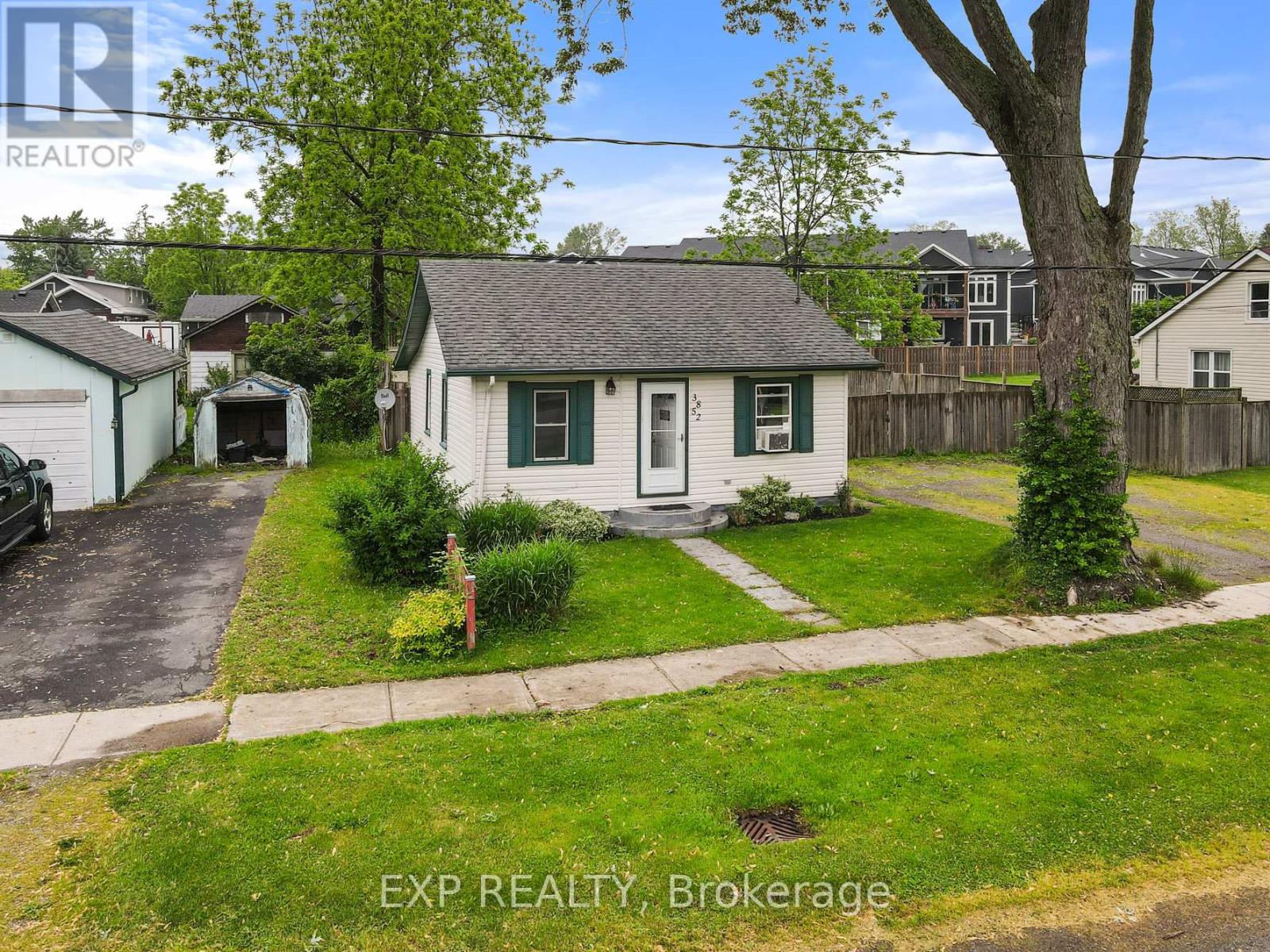 3852 Brunswick Avenue Property Photo 3