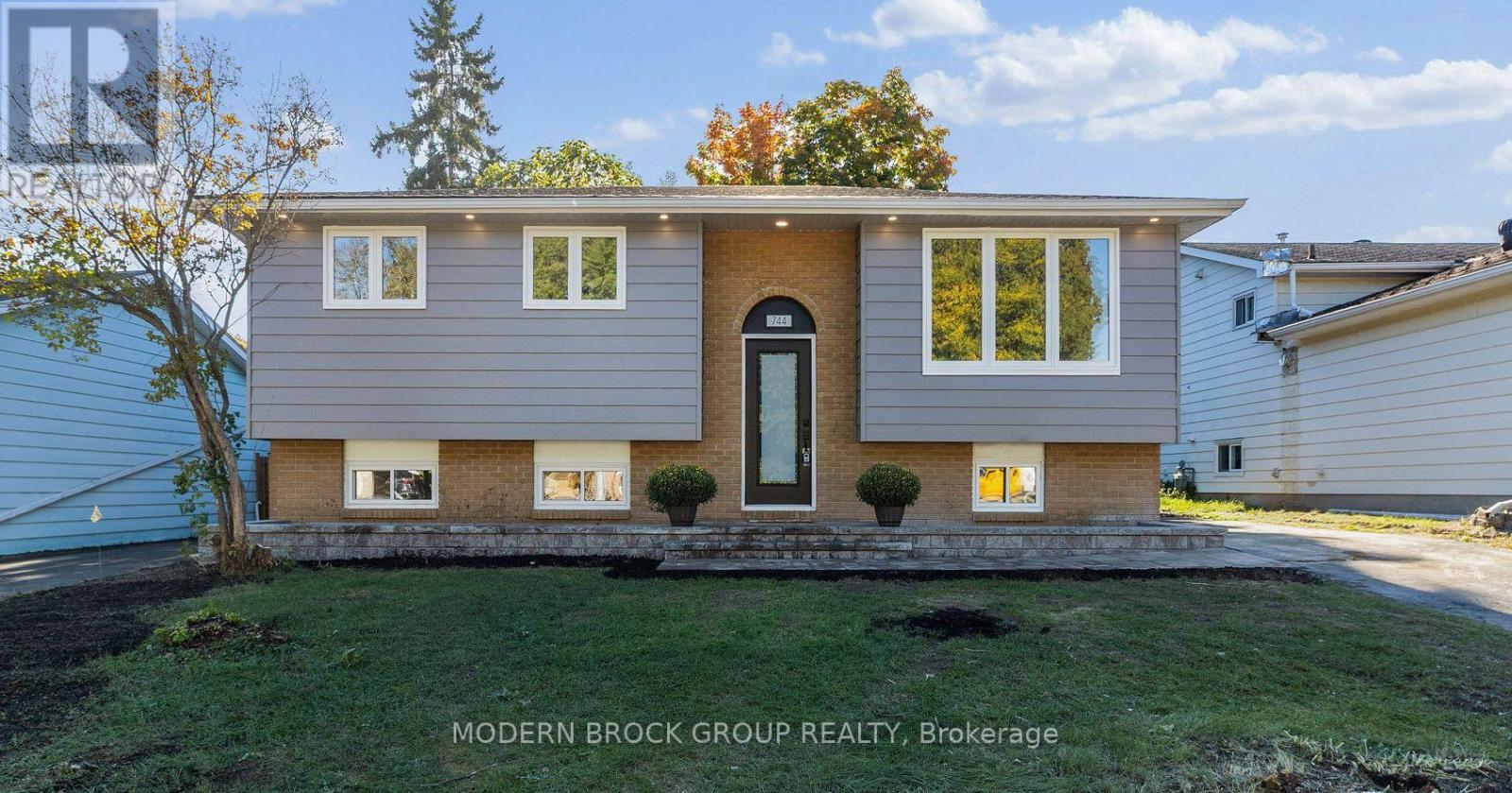 744 Comstock Crescent Property Photo 1