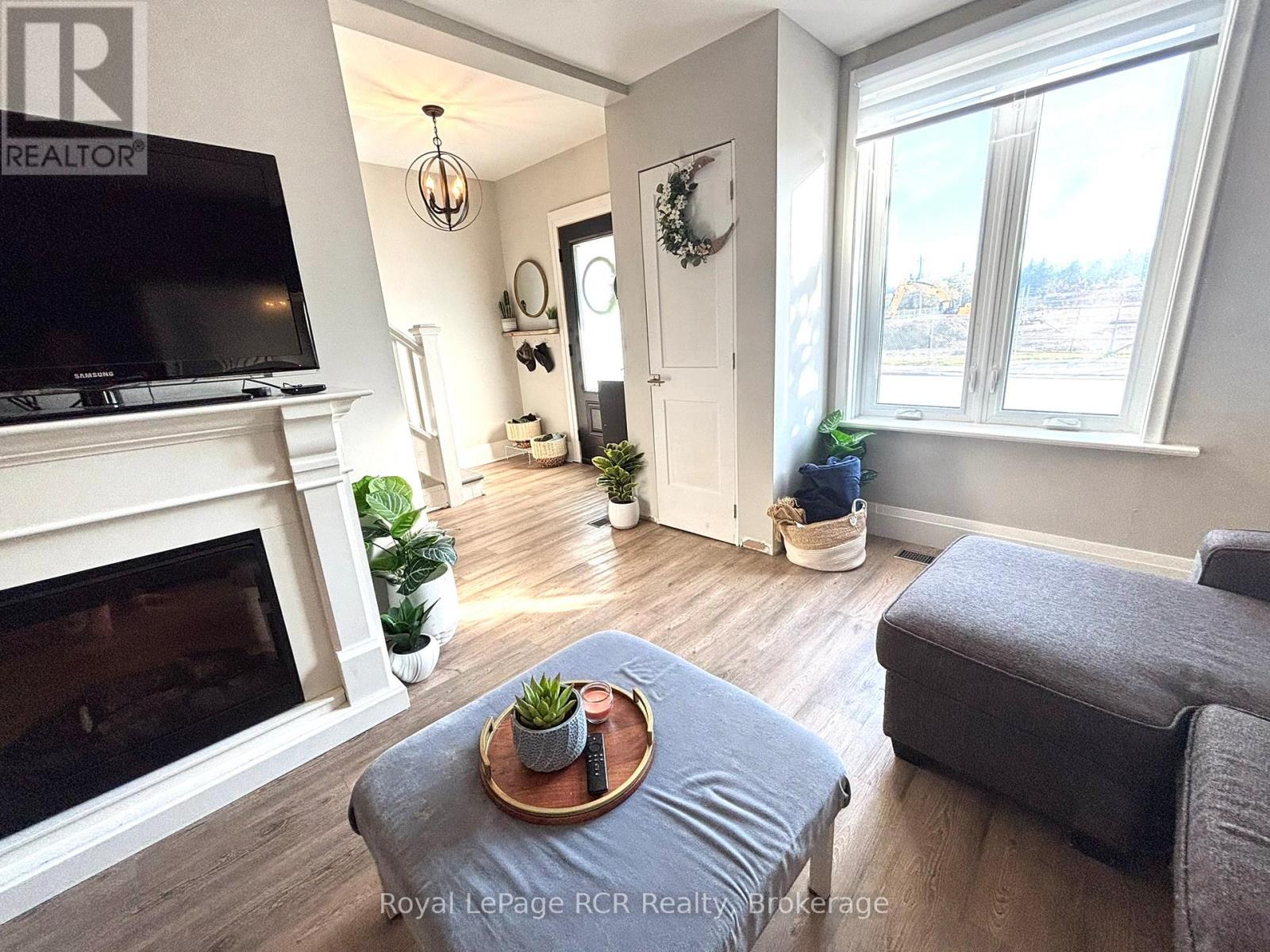 1186 2nd Avenue Property Photo 1