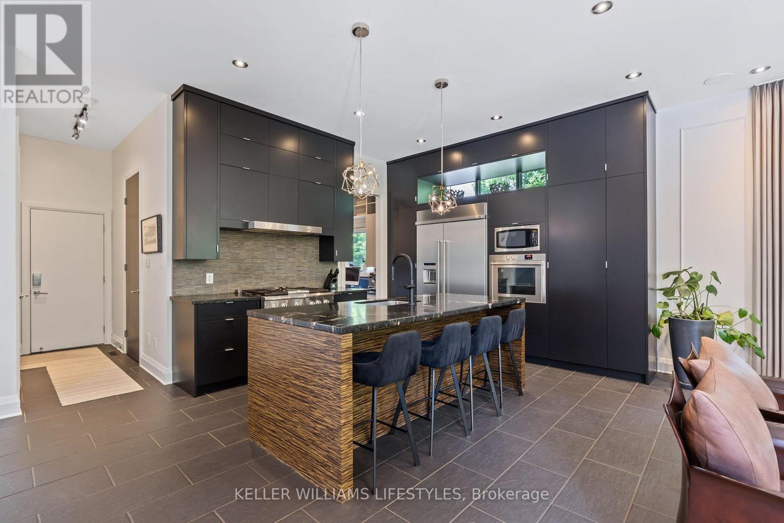 649 Valleystream Walk Property Photo 12