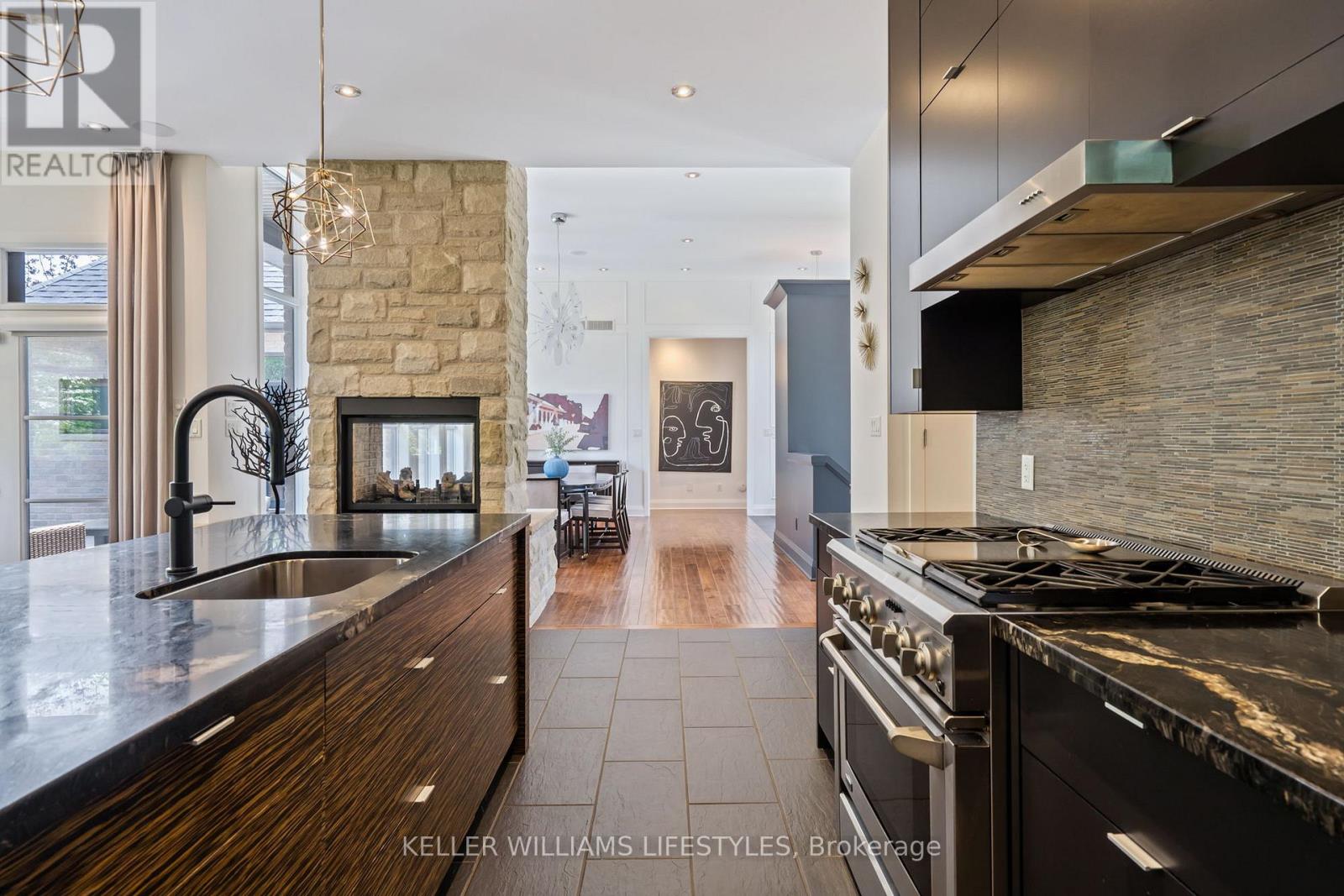649 Valleystream Walk Property Photo 15