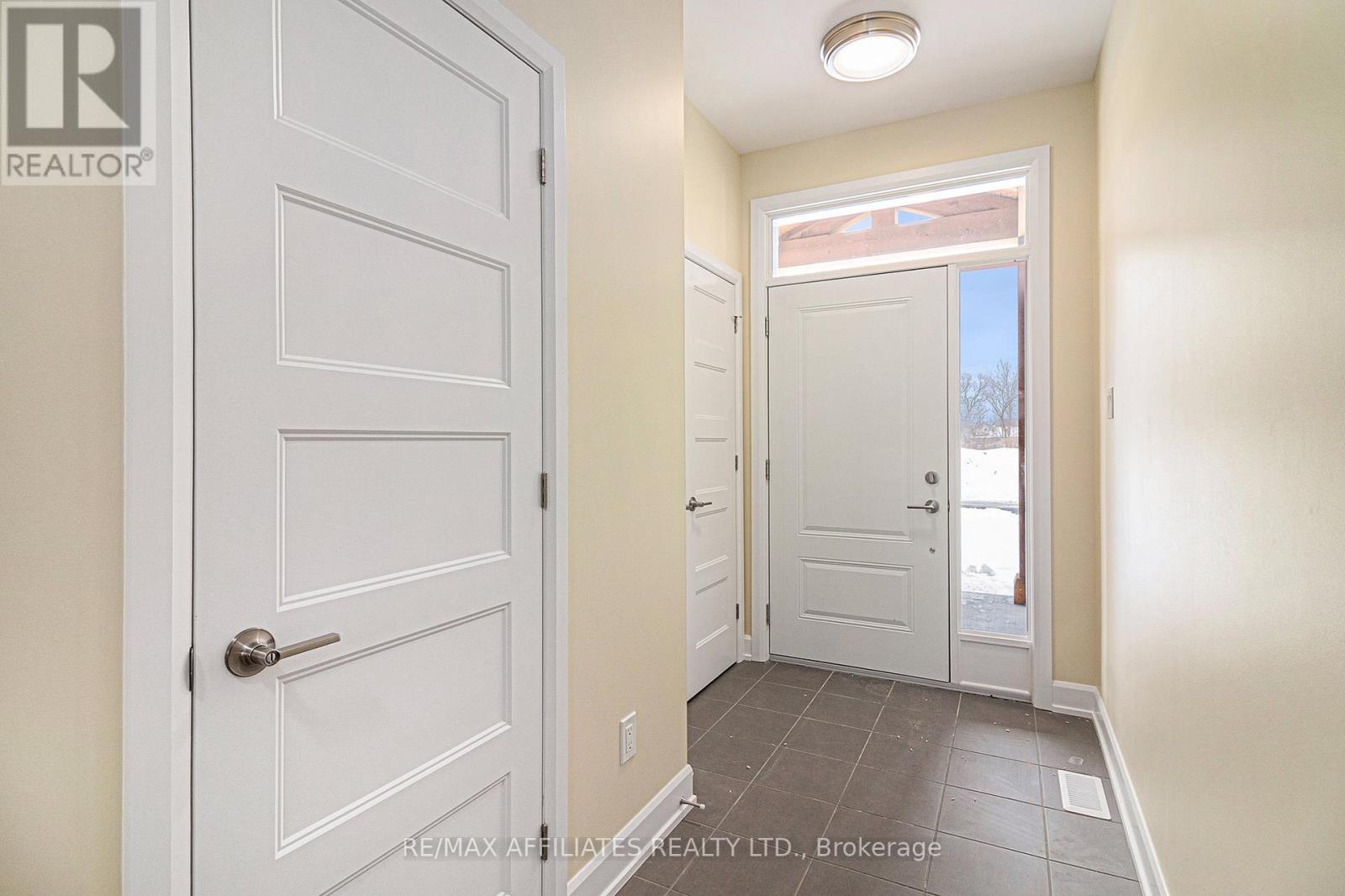 351 Voyageur Place Property Photo 2