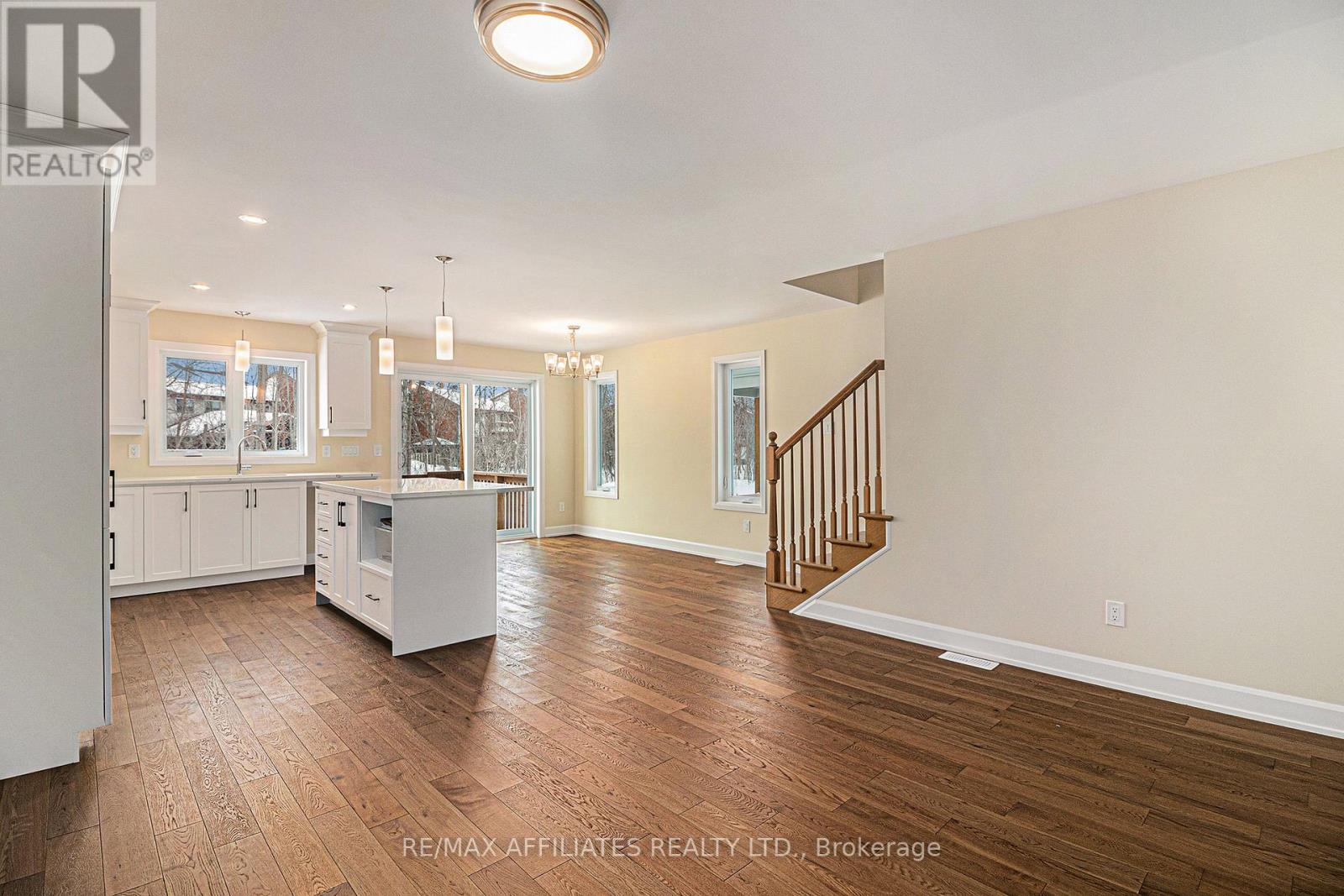 351 Voyageur Place Property Photo 3