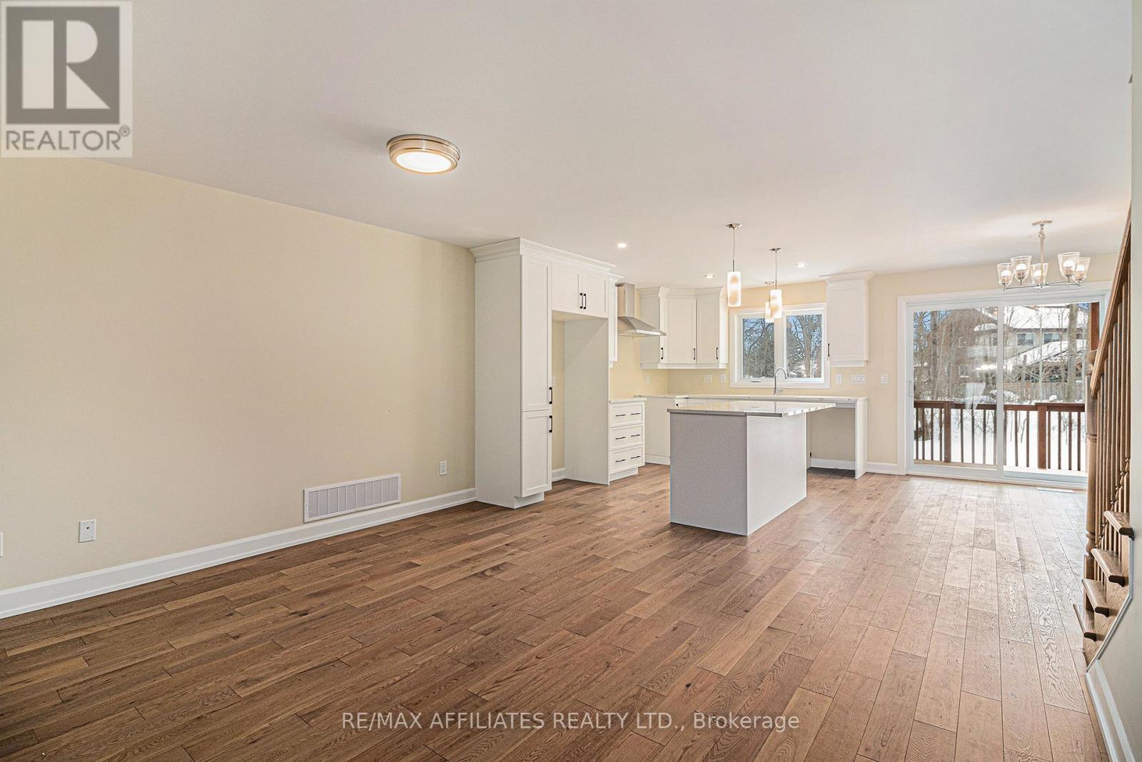 351 Voyageur Place Property Photo 4