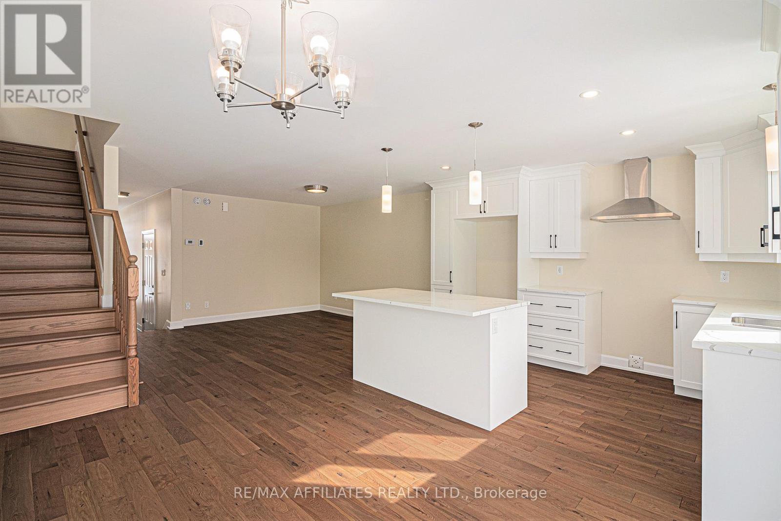 351 Voyageur Place Property Photo 5