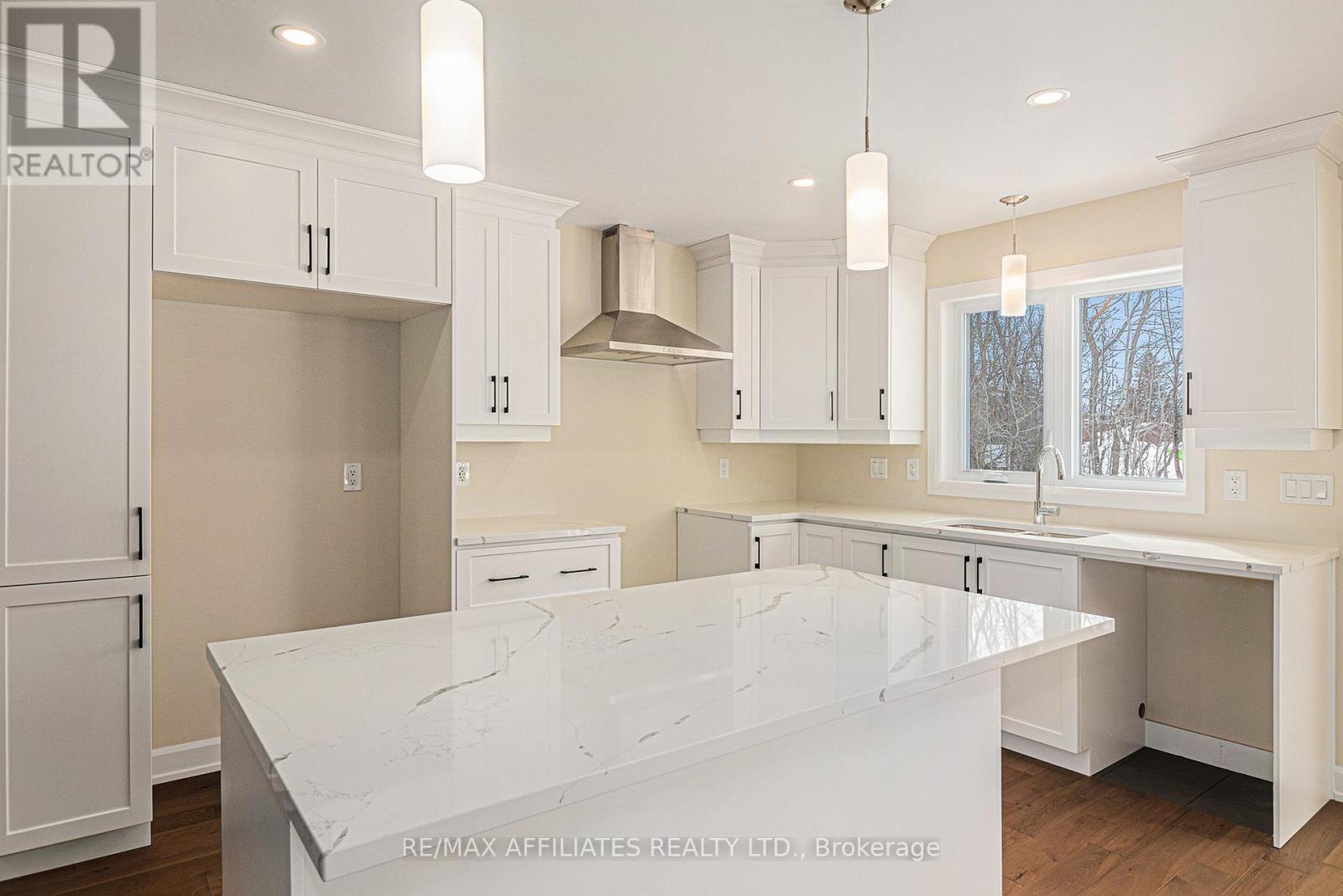 351 Voyageur Place Property Photo 6
