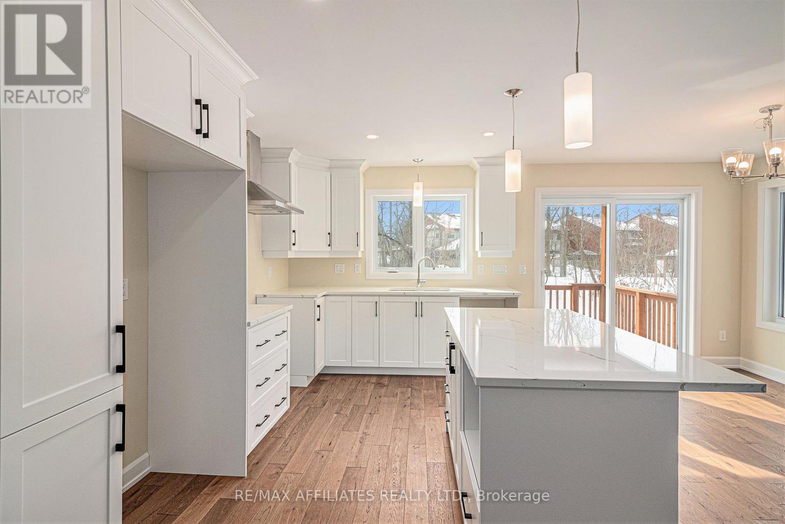 351 Voyageur Place Property Photo 7
