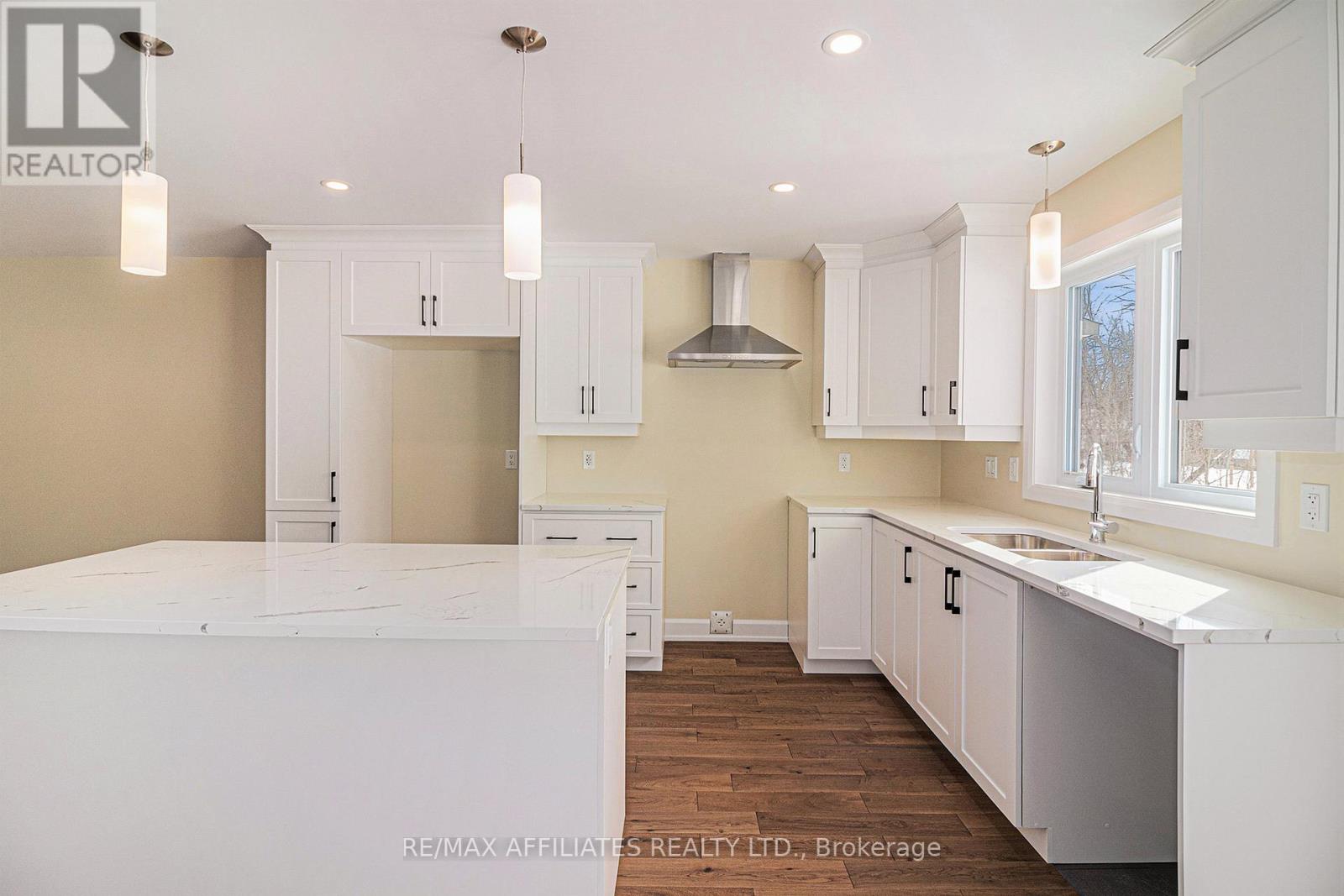 351 Voyageur Place Property Photo 8