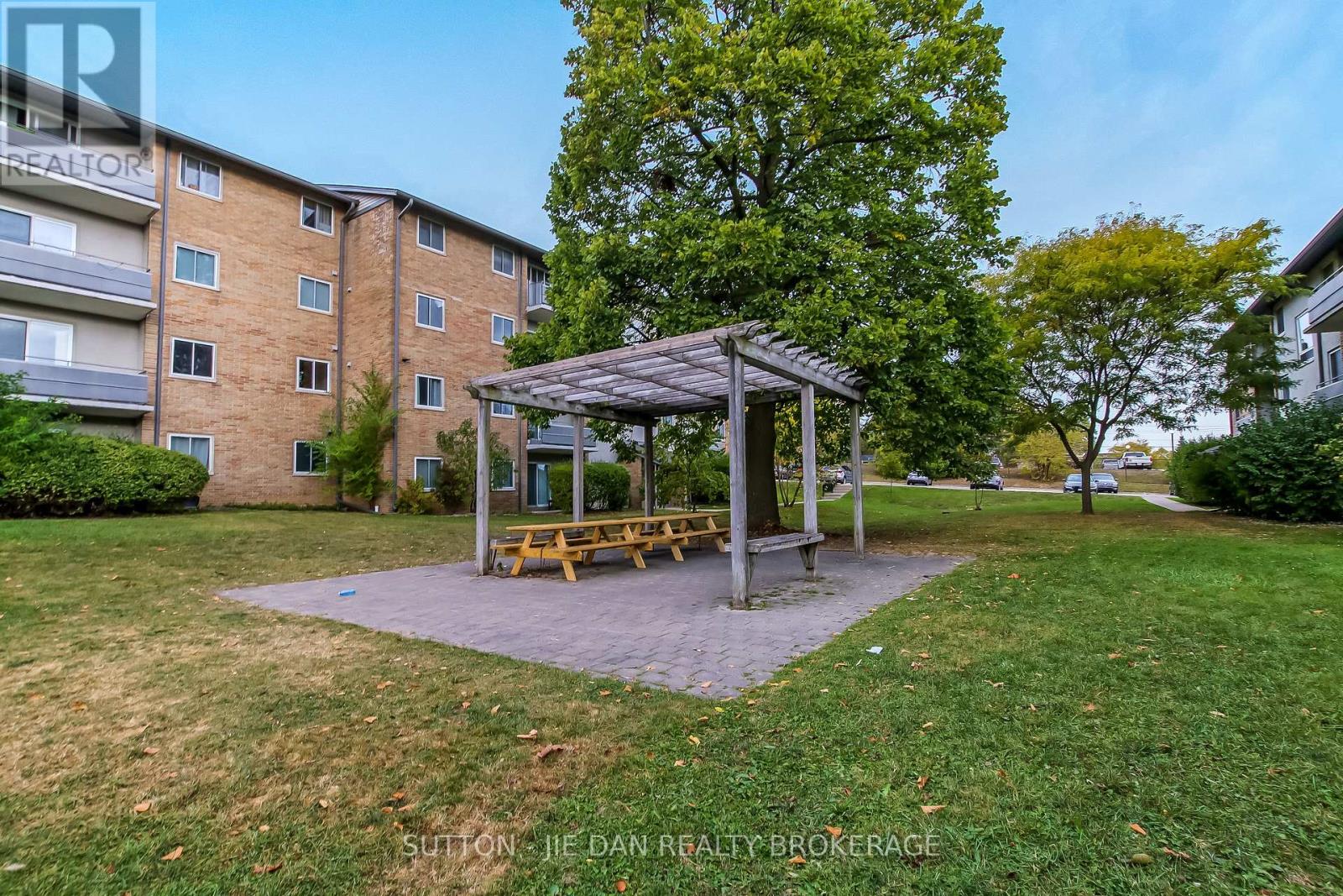 635 Wonderland Road #11 Property Photo 1