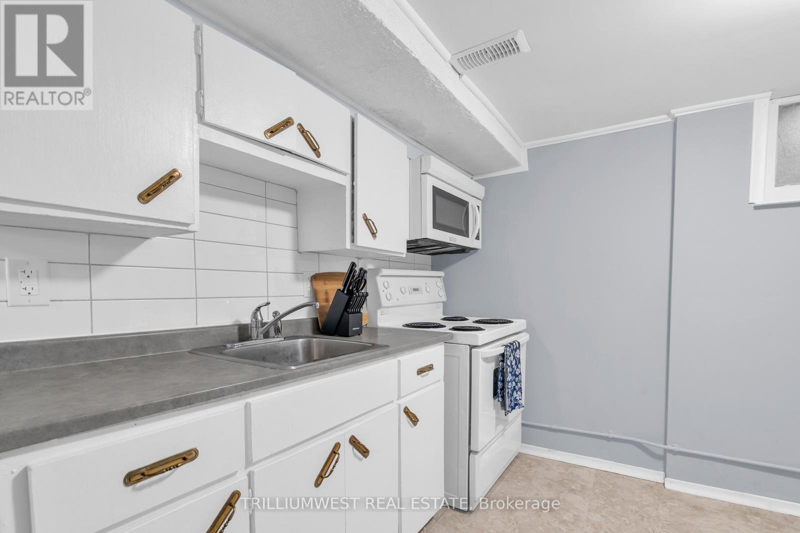 C - 301 Franklin Street N Property Photo 7