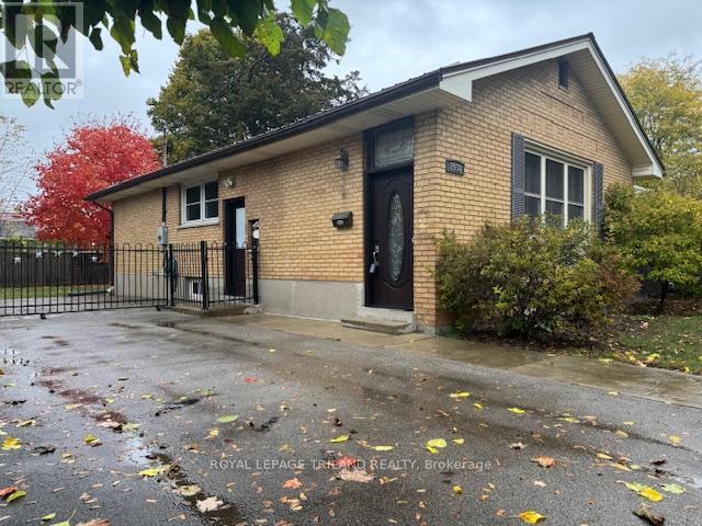 1938 Royal Crescent Property Photo 1