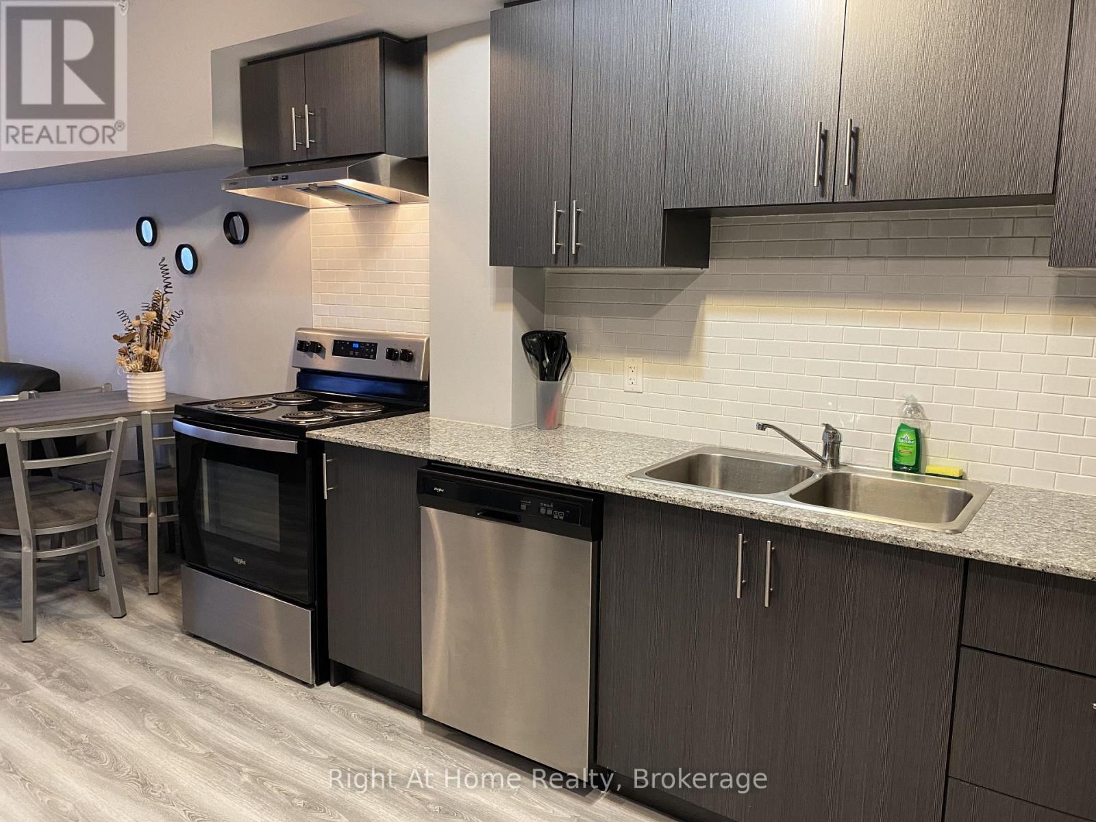 F202 - 275 Larch Street Property Photo 4