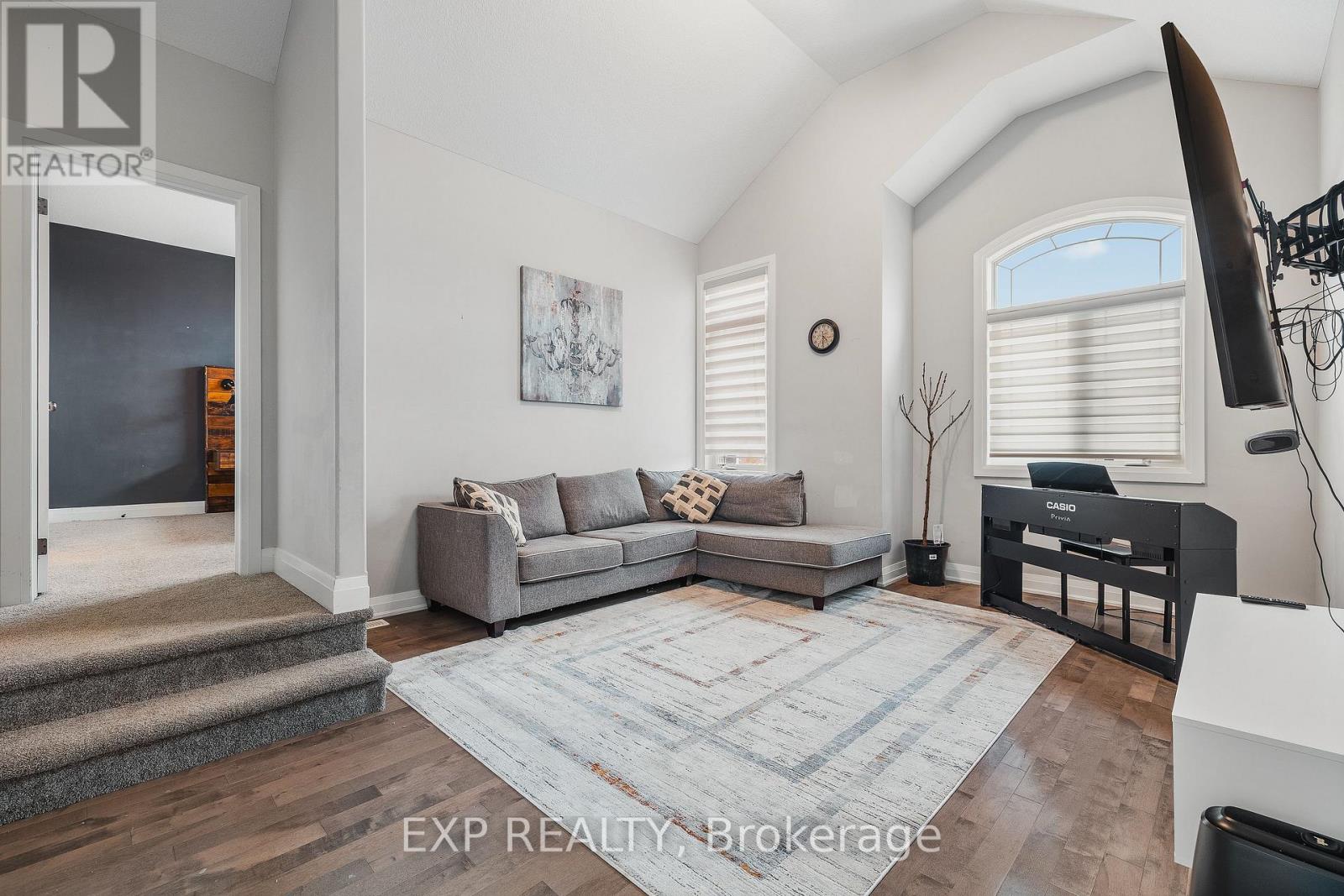 346 Moorlands Crescent Property Photo 16