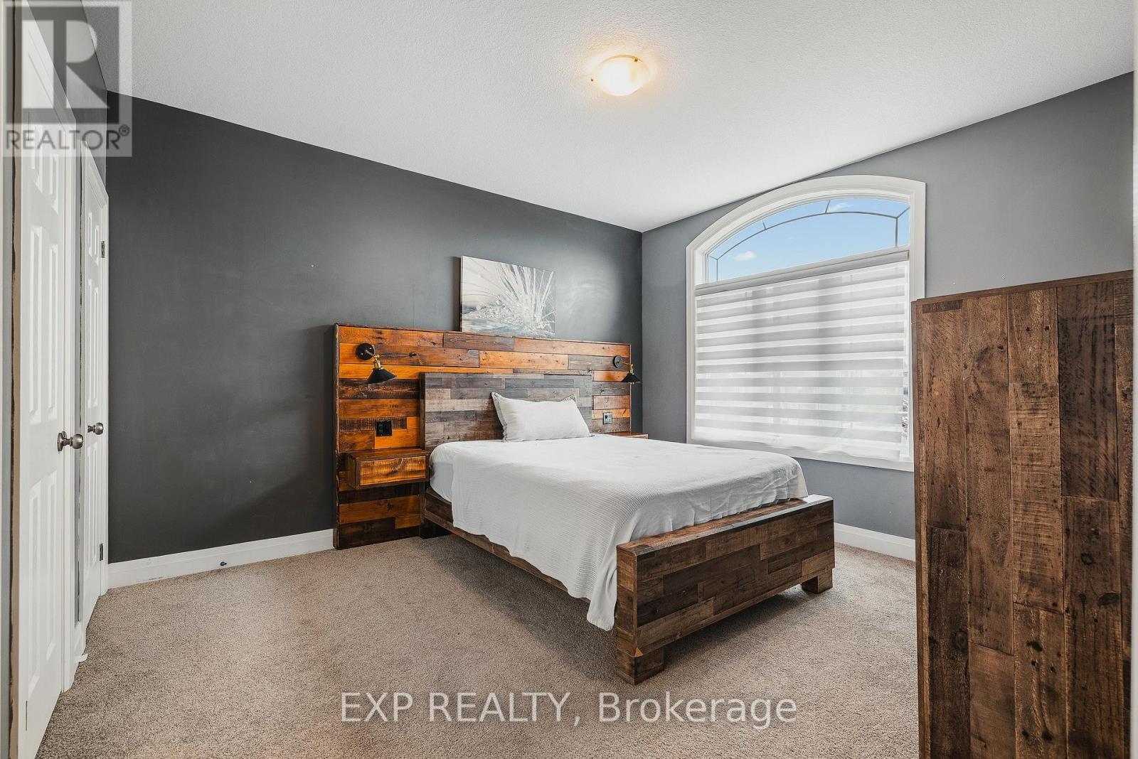 346 Moorlands Crescent Property Photo 17