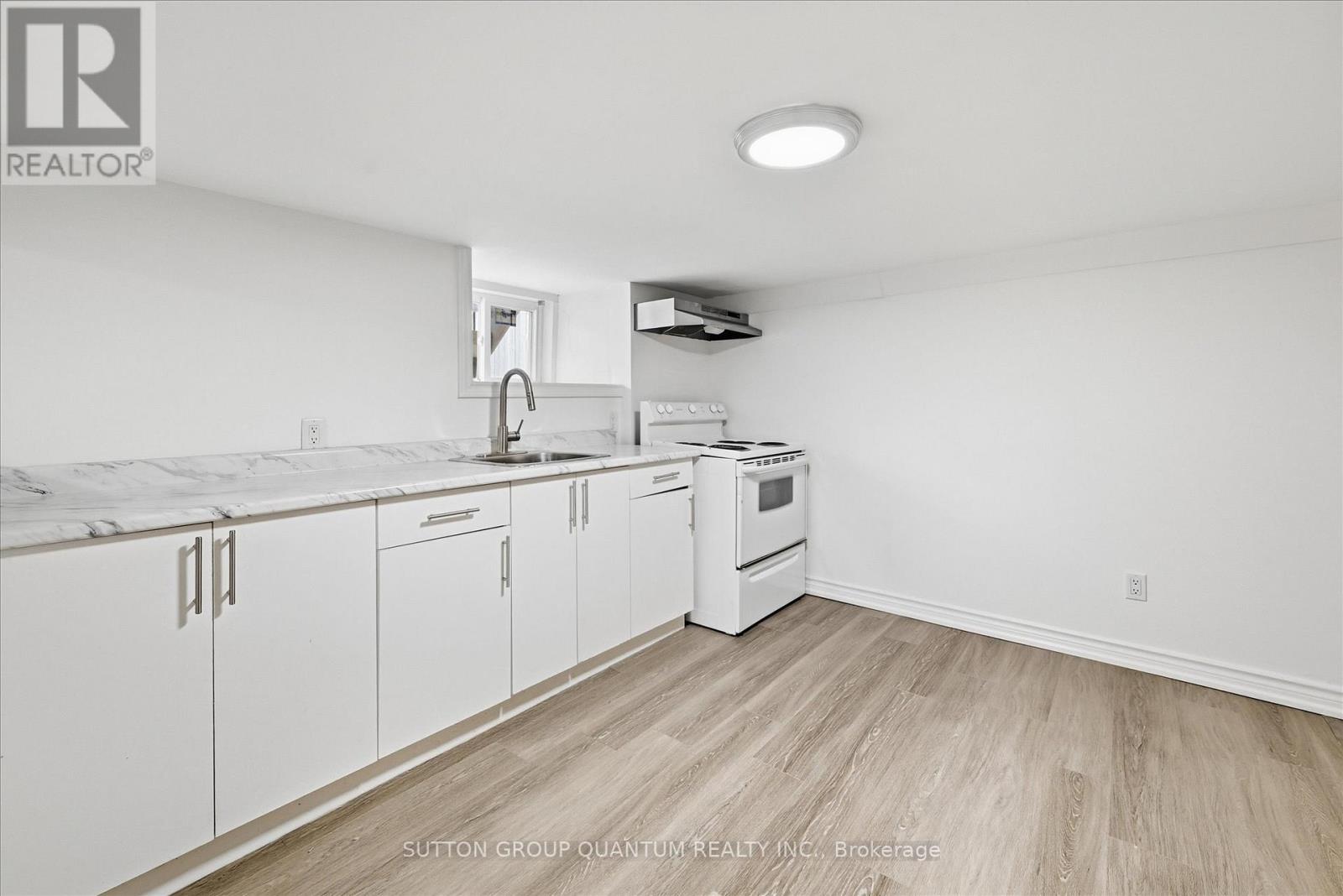 443 King William Street Property Photo 37