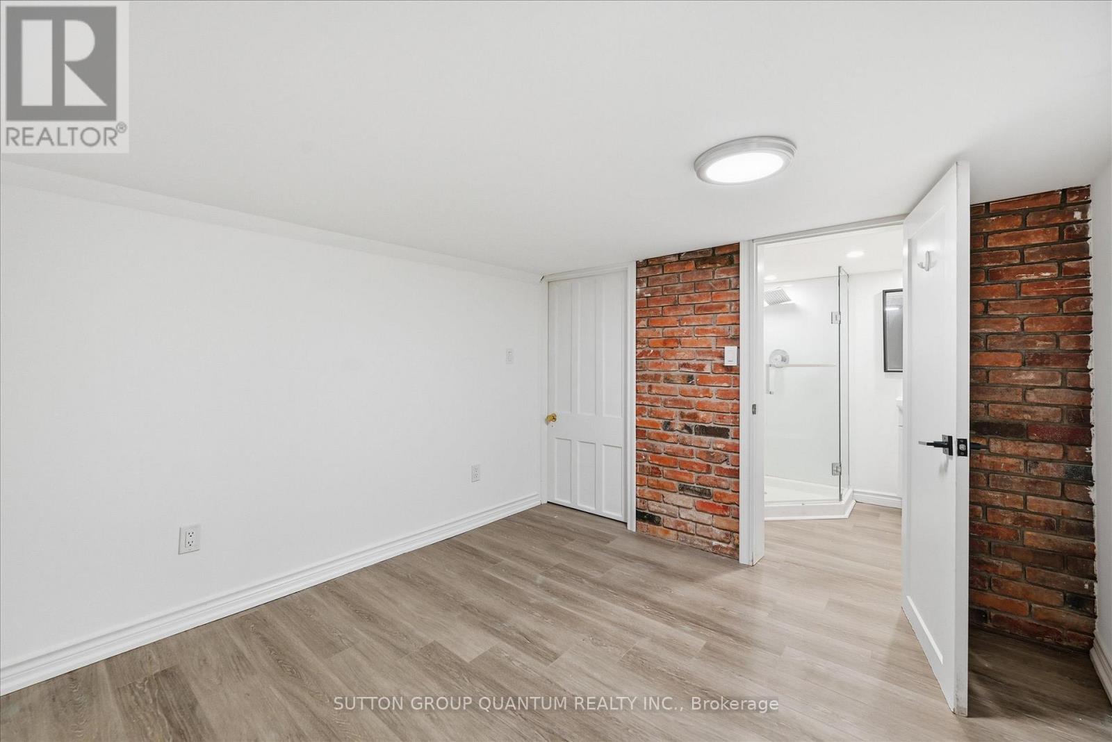 443 King William Street Property Photo 43