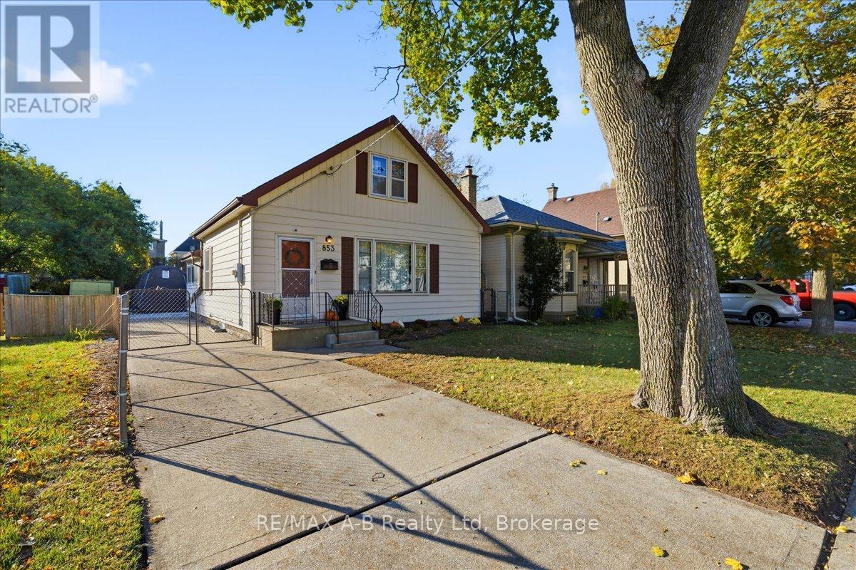 853 QUEENS AVENUE Property Photo 1