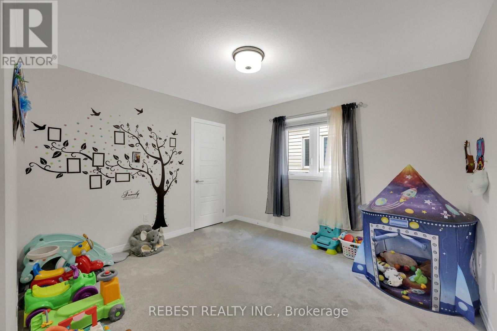 130 Hitchman Street Property Photo 25