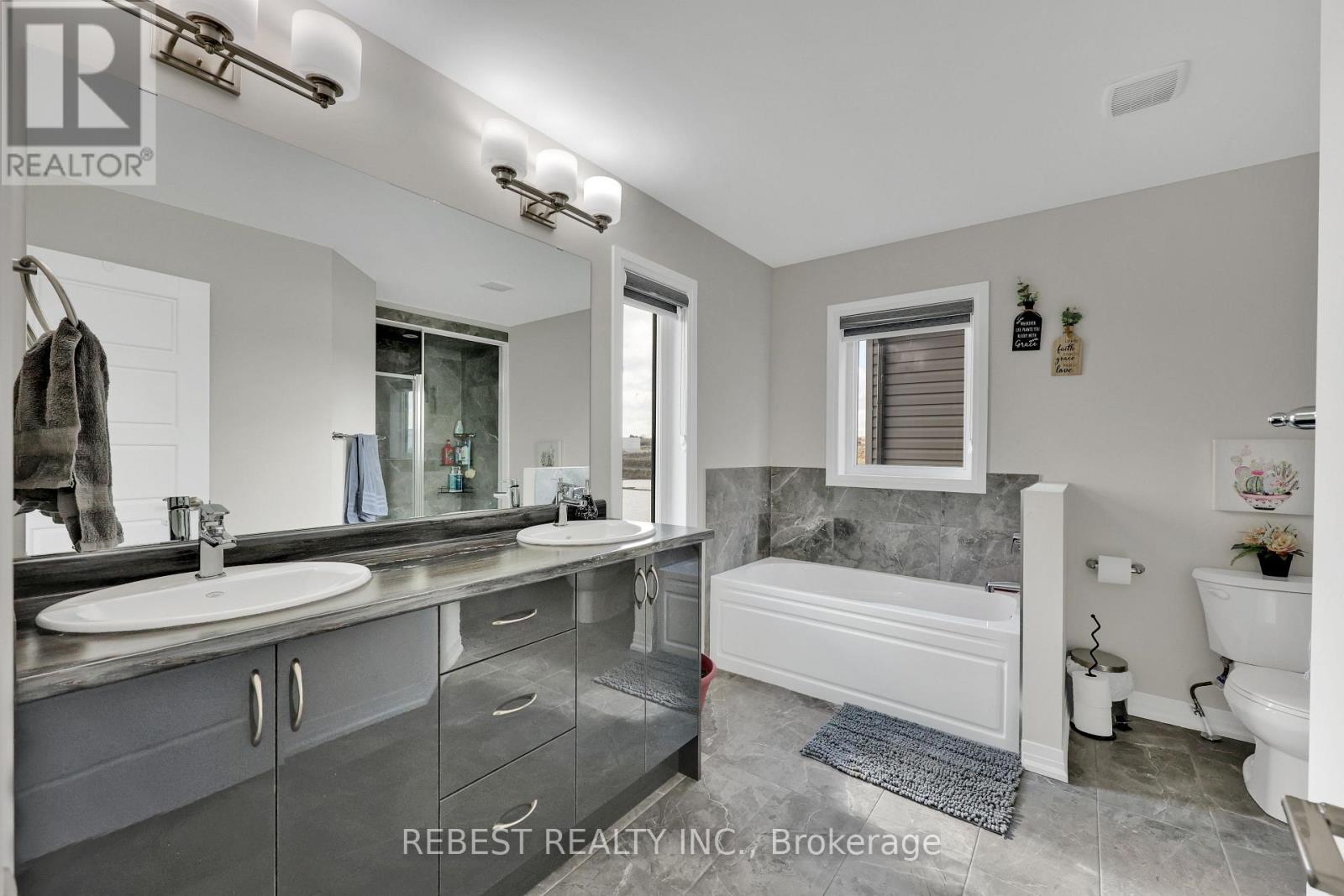 130 Hitchman Street Property Photo 38