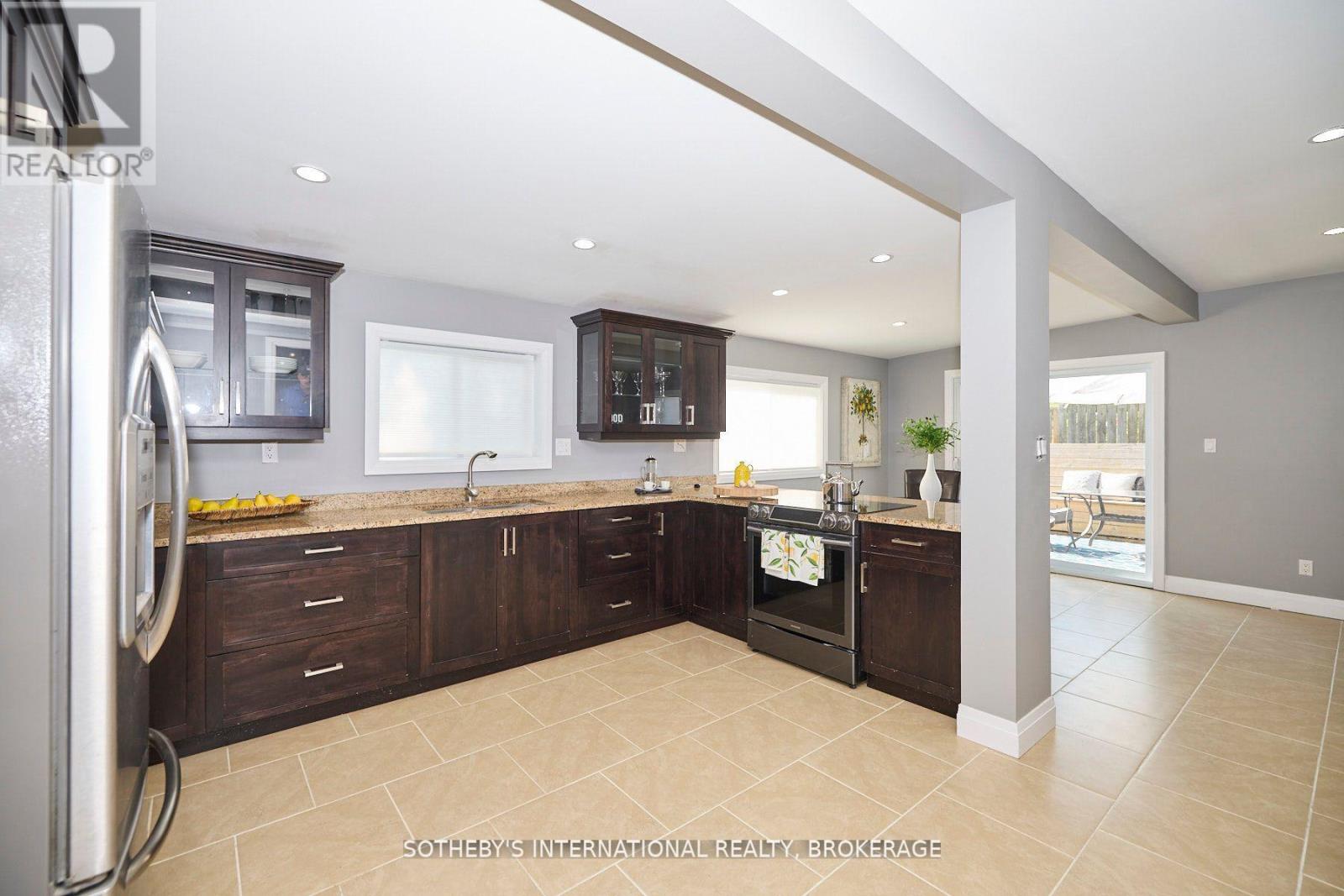 7186 Garner Road Property Photo 11