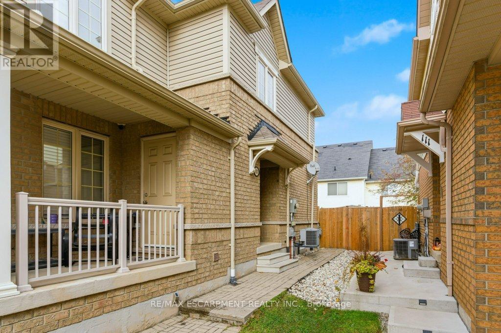 113 Thornlodge Drive Property Photo 3