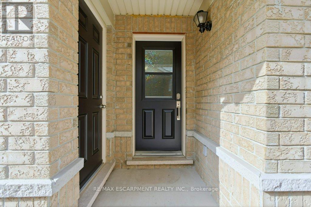 113 Thornlodge Drive Property Photo 5