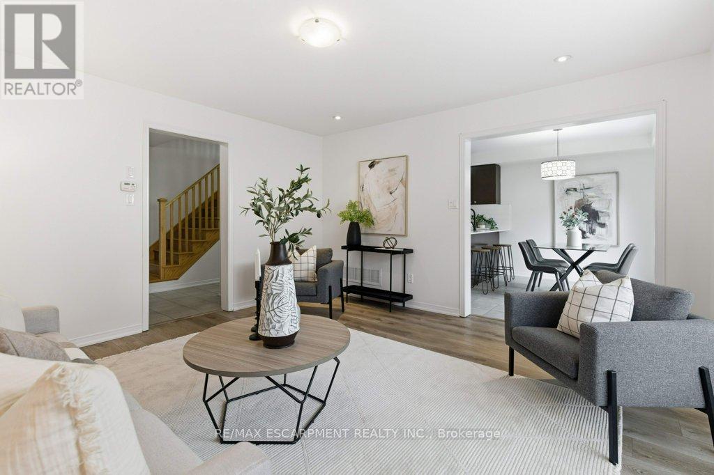 113 Thornlodge Drive Property Photo 10