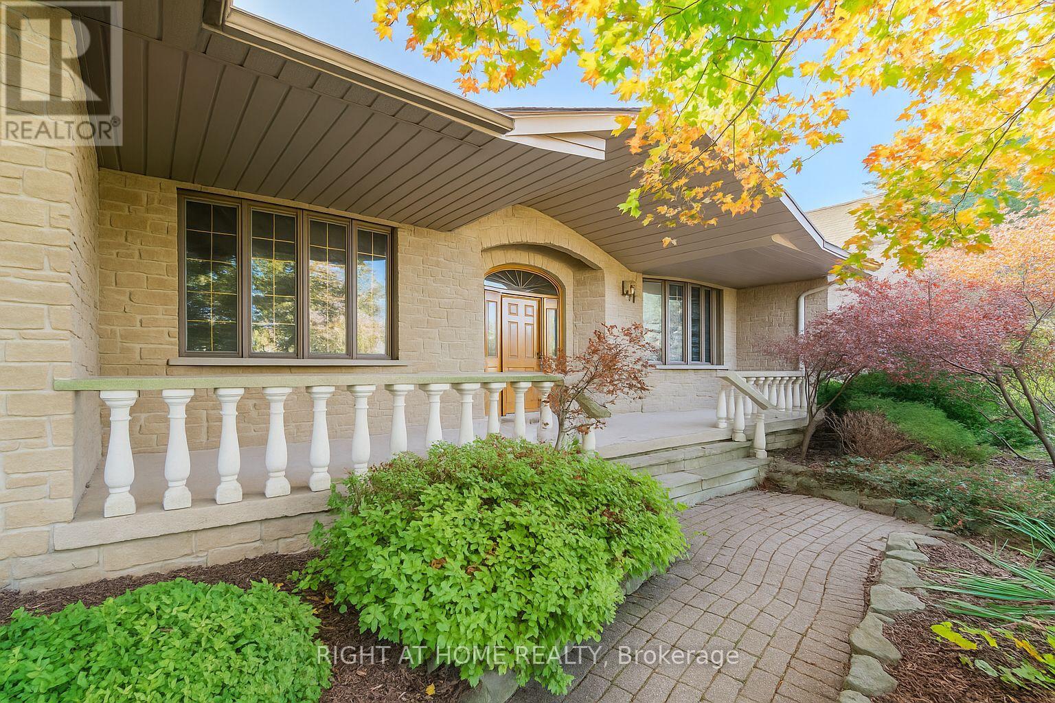 425 Golf Club Road Property Photo 2
