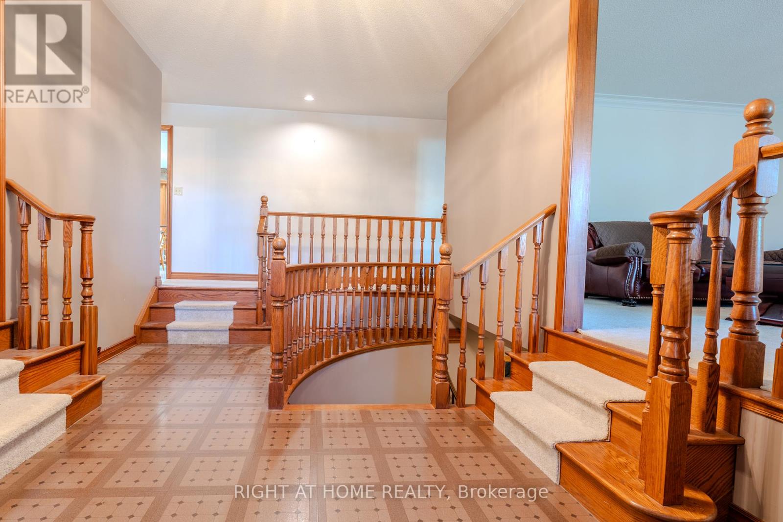 425 Golf Club Road Property Photo 4
