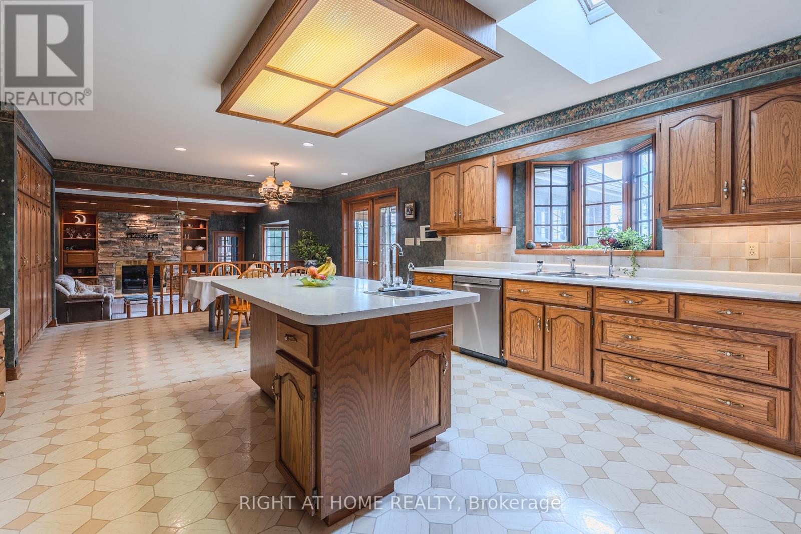 425 Golf Club Road Property Photo 10