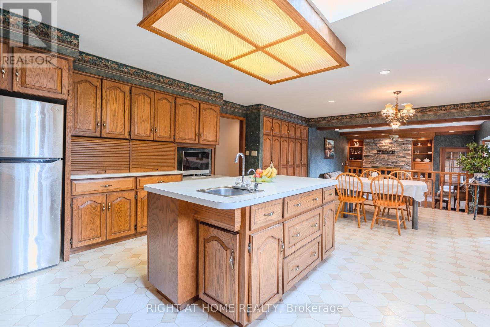 425 Golf Club Road Property Photo 11
